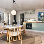 Peaceful Retreat In 度假居 *